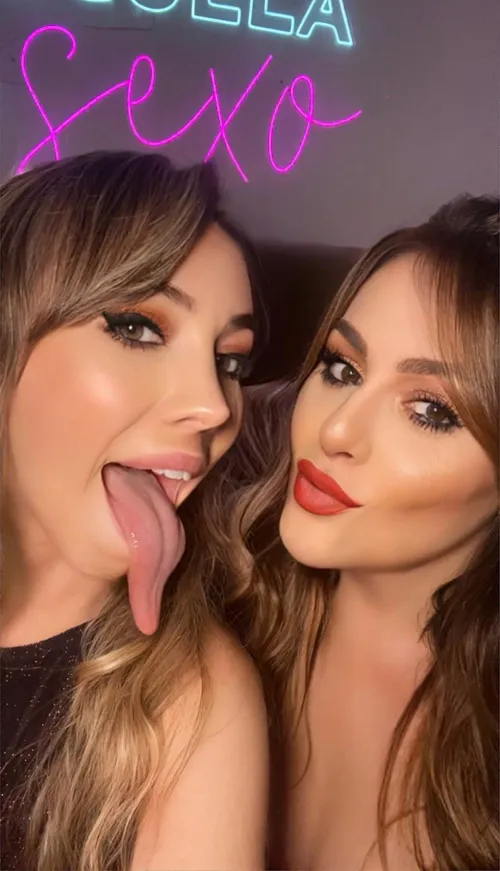 Mi amiga y mi lengua by RedVelvetCeleste