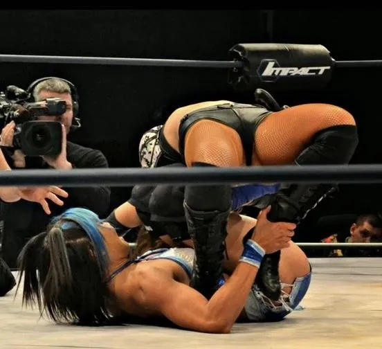 Mia Yim stretching Brooke Tessmacher posted by ShobuyaDude