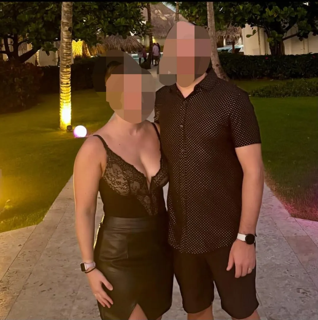 Mid 30sMF bi couple staying near Logan tonight before an early flight tomorrow. Open to fun & attractive couples, women, and VERY select single M (fit, hung, and a brain bigger than your dick). Come hit on us at the hotel bar and see what happens! posted by Glittering-Reason545