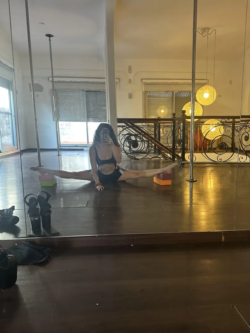Middle splits are my favs (oc) posted by dreamgirl-23