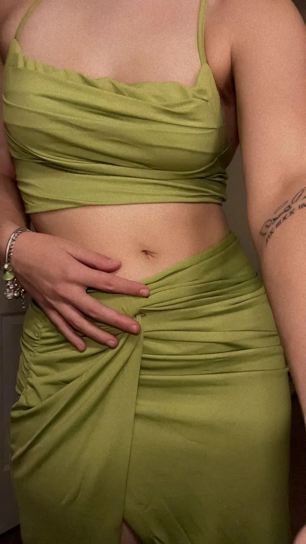 Midriff of your dreams posted by Popular_Maybe_7023