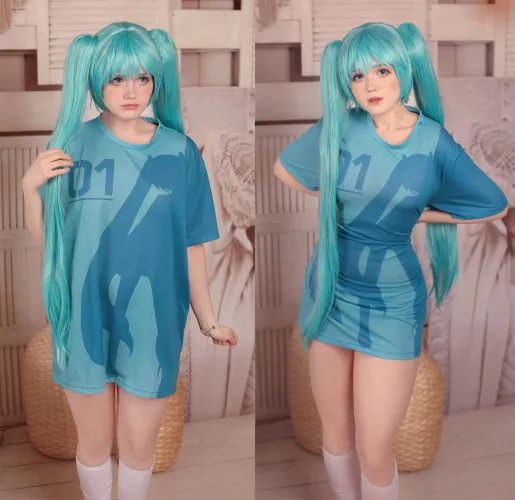 Miku Hatsune cosplay by Neyrodesu by Neyrodesu