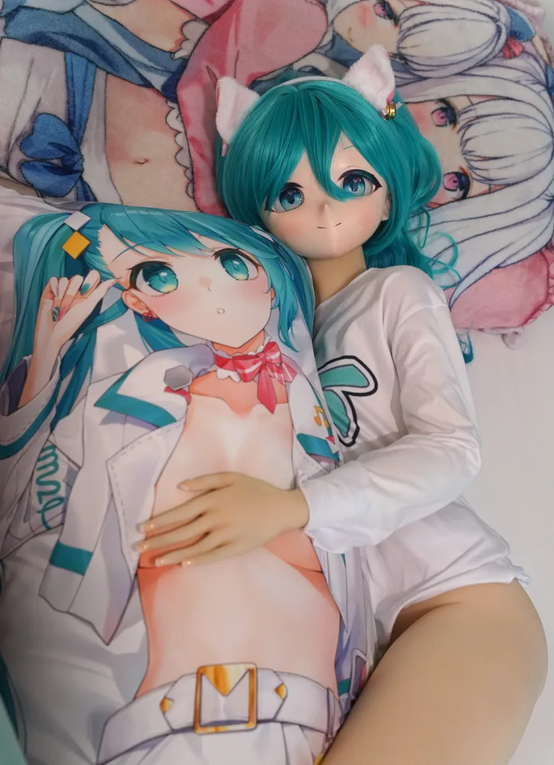Miku hugging Miku posted by Dynista