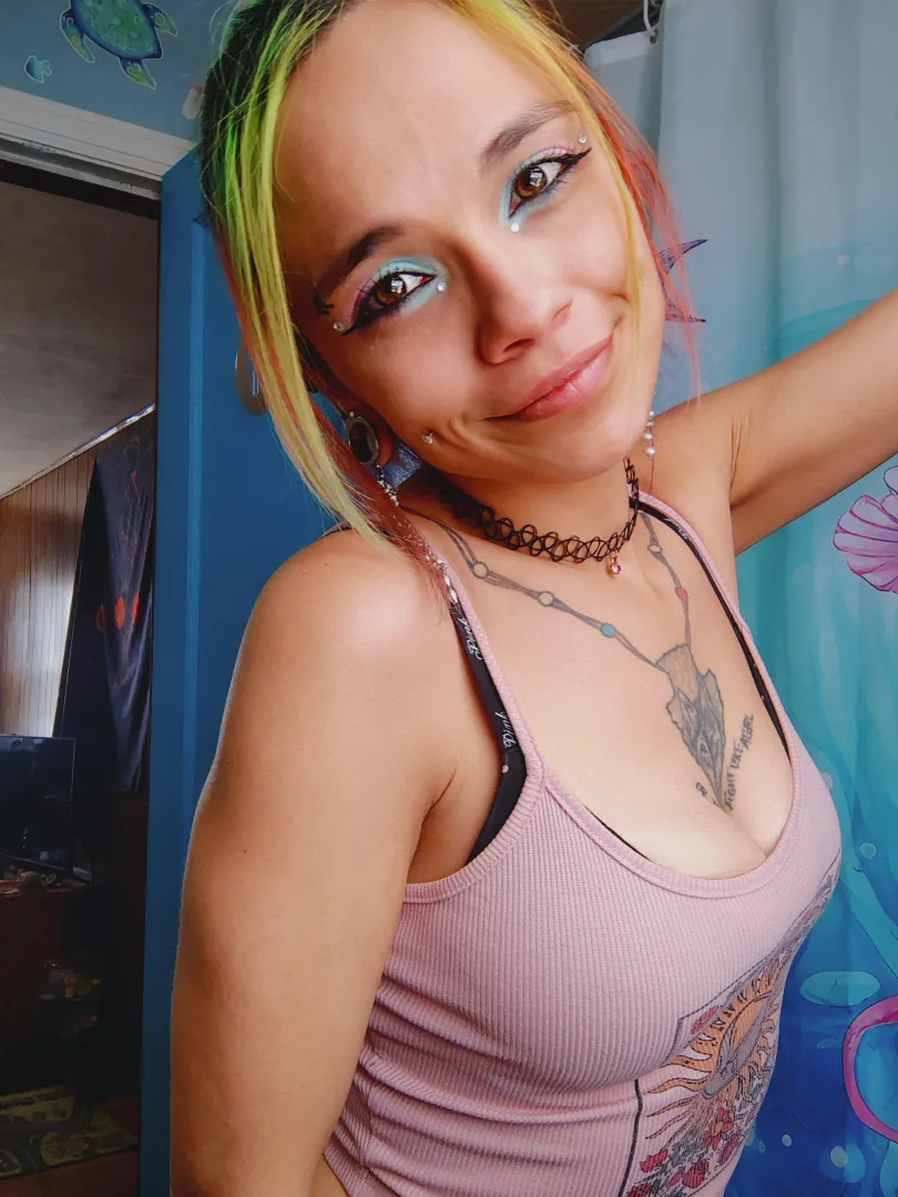 Milf of 2 posted by Savage_Siren