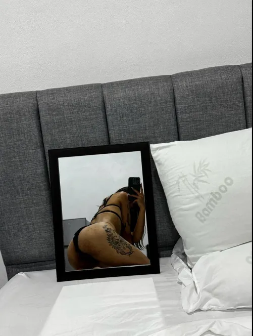 Mine bryster er klar til at blive slikket og leget med by Clear_Bad_3397