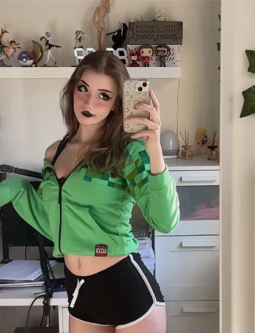 Minecraft creeper girl (by mimikindashy) by luvbunni0