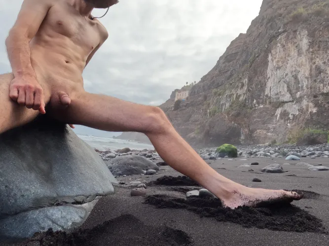 Minuto de relax en arena negra. by Imobach