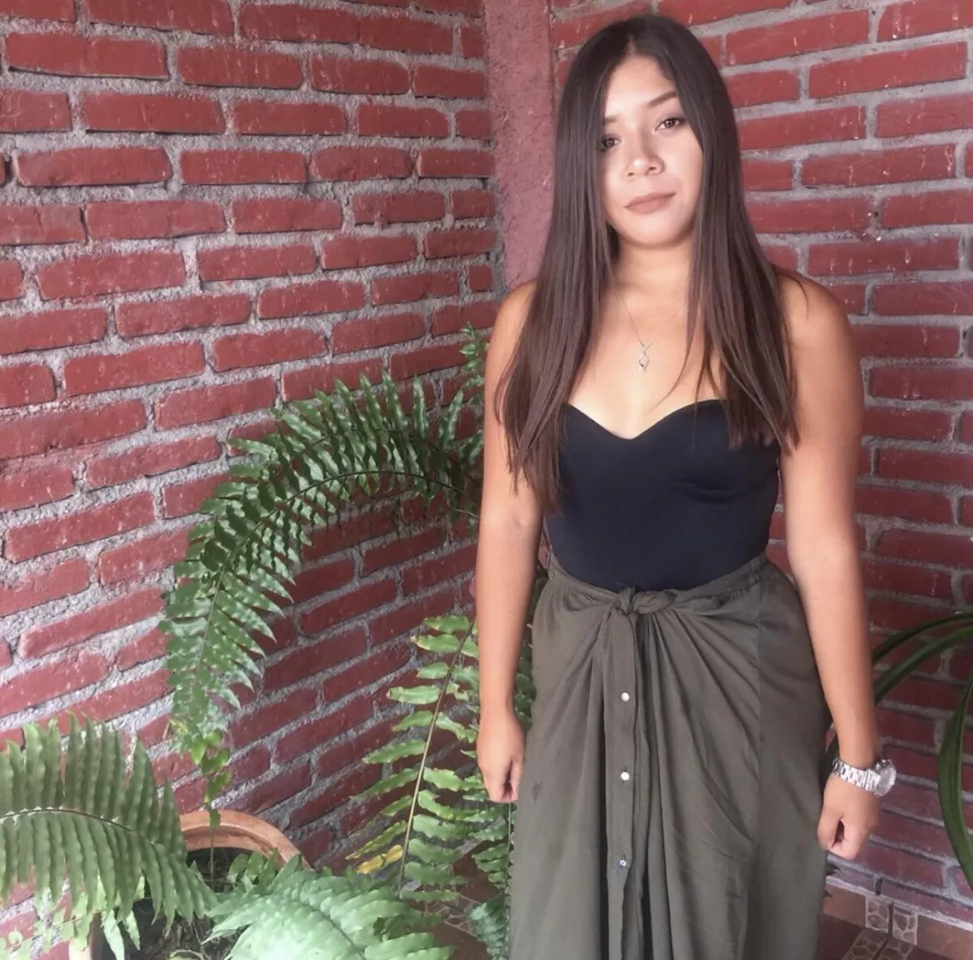 Miriam Mendoza Wearing his beautiful silver watch posted by Live-Track5769