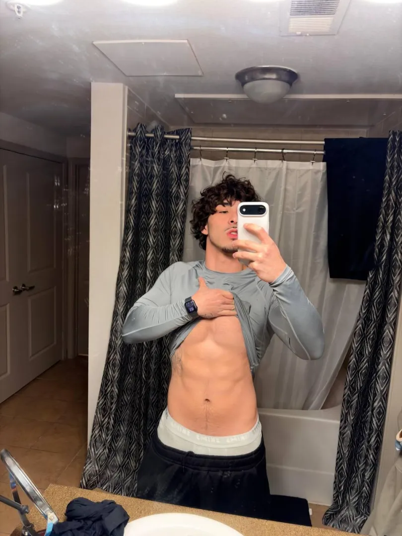 Mirror caught me slipping posted by thejordank1ng