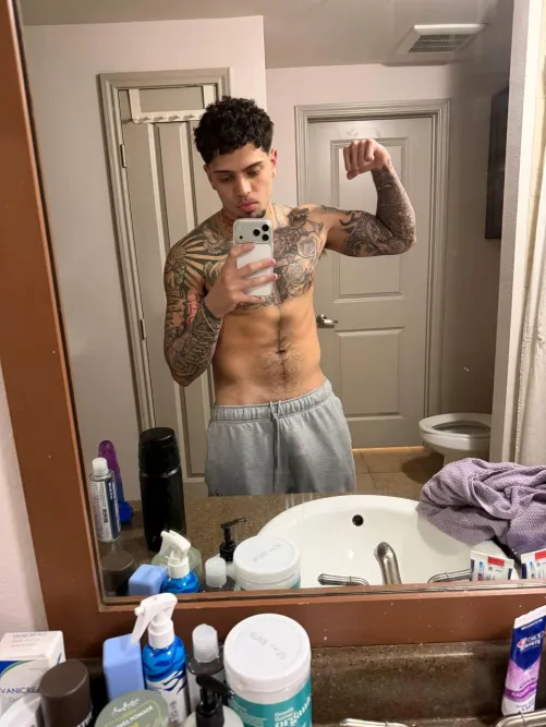 Mirror check. Biceps didn’t skip today by theprmissile