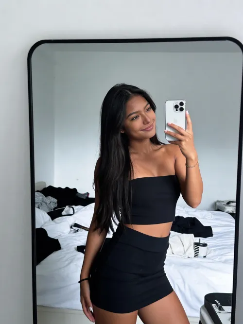 Mirror mirror on the wall by Lostandmixed