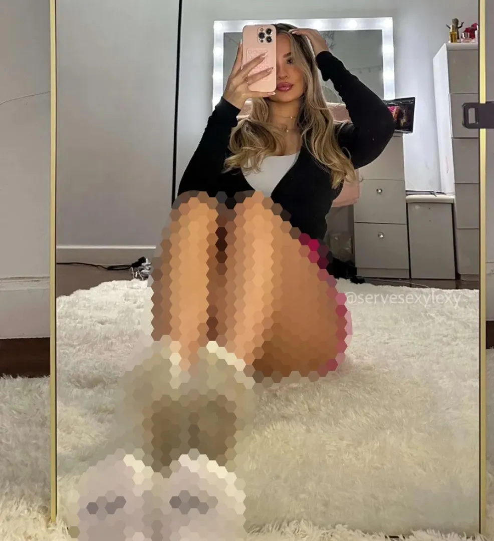 Mirror, mirror on the wall, do betas deserve to look at dirty socks? posted by Sub_Ne0s