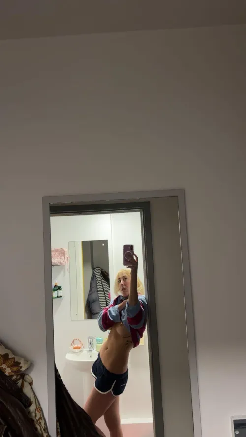 Mirror mirror by bellfemme21