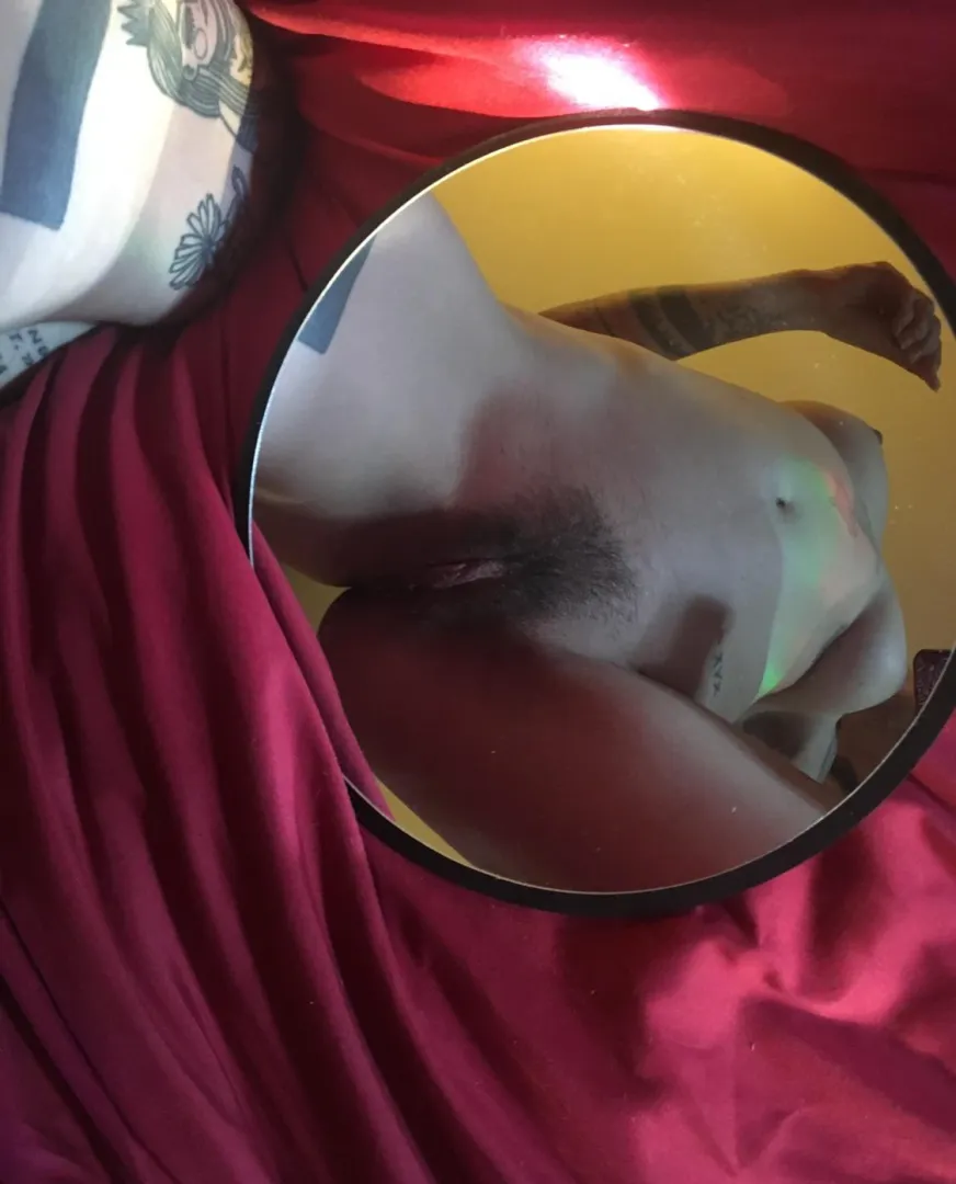 mirror pov posted by UrsinaeVespera