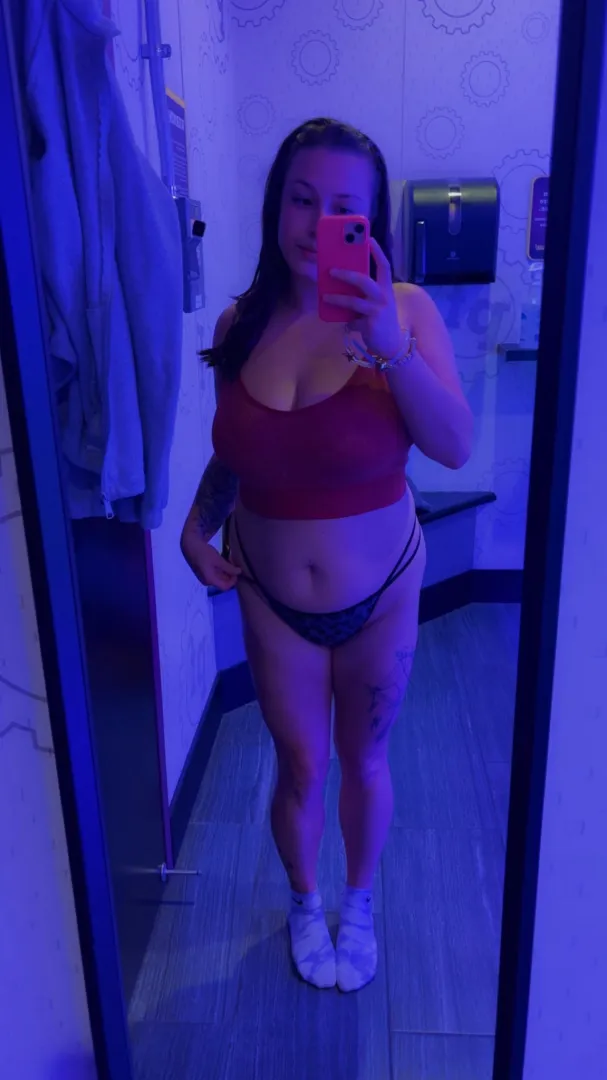 Mirror selfie after working out and tanning‍ posted by sarahhstarr420