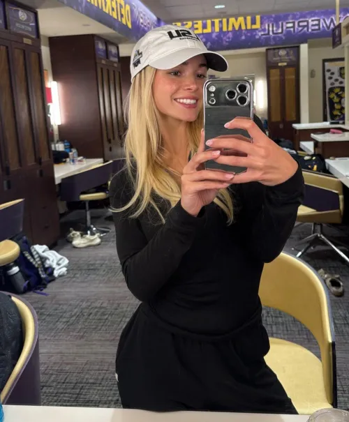 Mirror selfie - IG February 2026 by trixotica