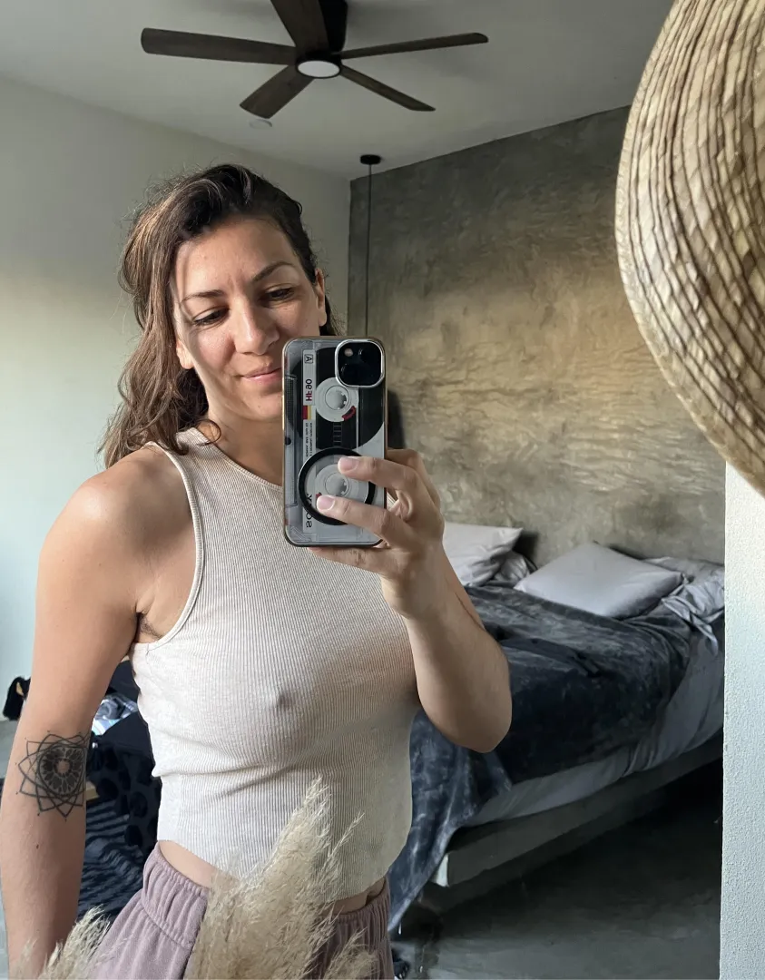 Mirror selfie just because ‍♀️ [f] posted by maplesyrup_girl