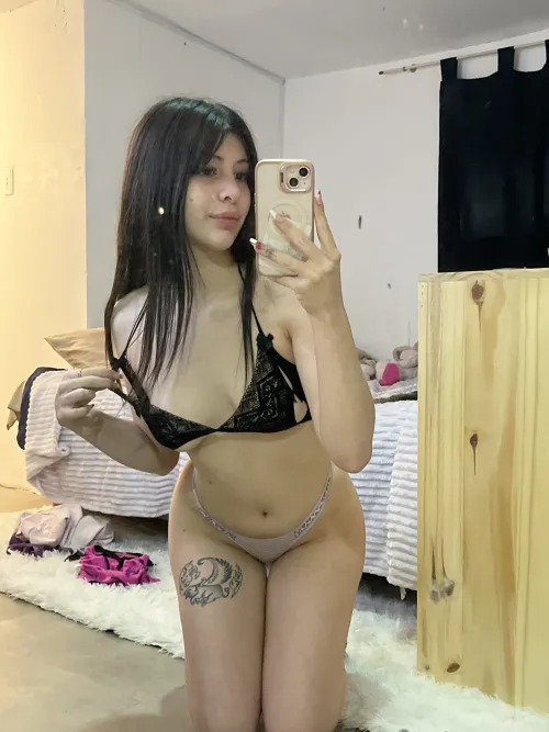 Mismatch fit, nice curves, who’s tryna smash by tranquilparadiseee