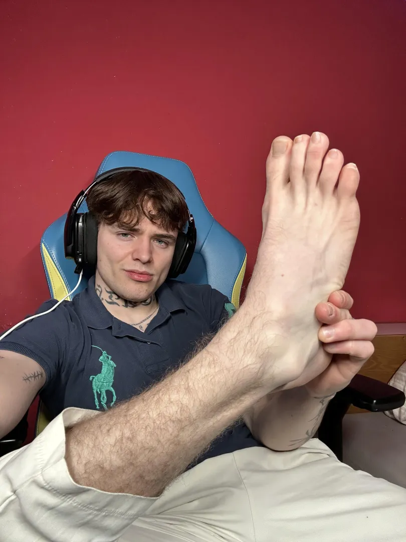 mmh ur fav feet posted by raezify