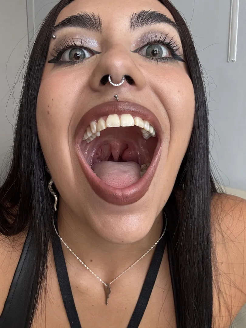 Mmm my throat throbs when it sees you {f} posted by myafox1