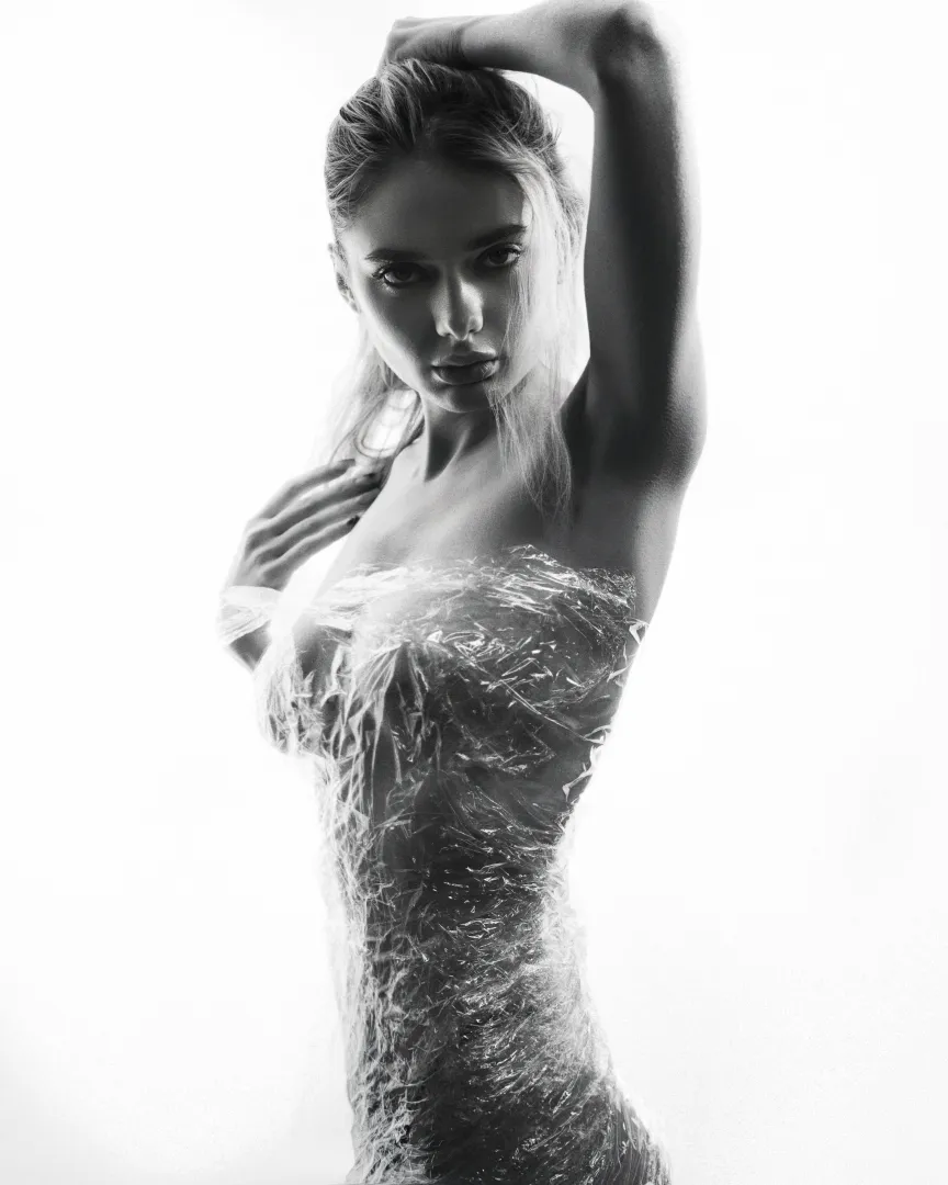 Model: lightkiss posted by Lightkiss_official