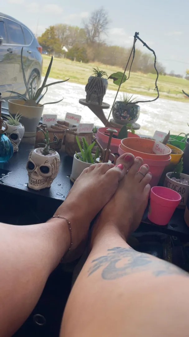 Mommy is ready for her lunch send[oc] posted by Top_Kaleidoscope9741