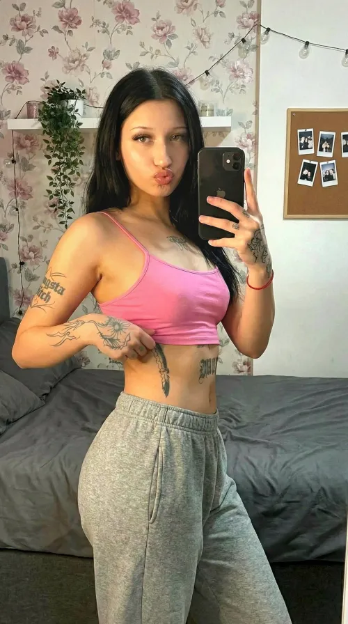 Mommy’s legs are so sexy by Basic-Age-6551