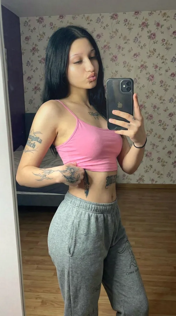 Mommy’s legs are so sexy posted by Simple_Employer9948