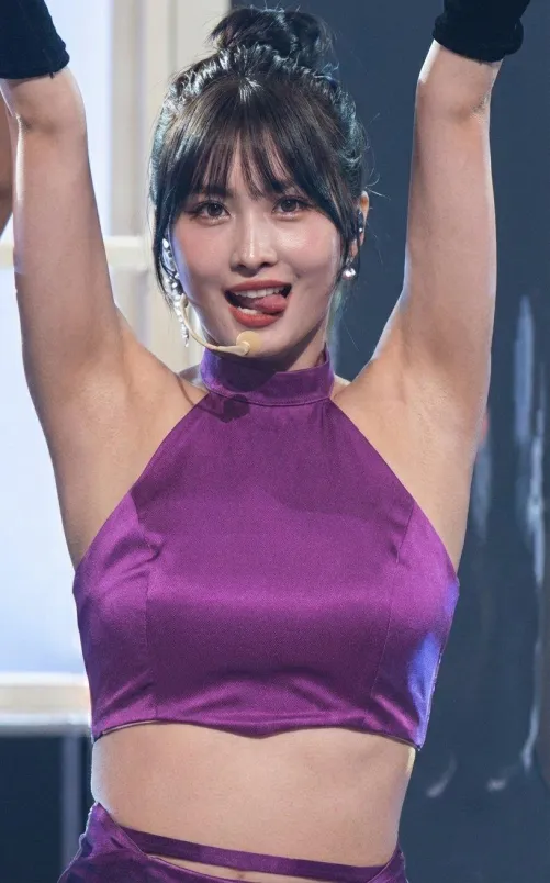 Momo by uwunmv