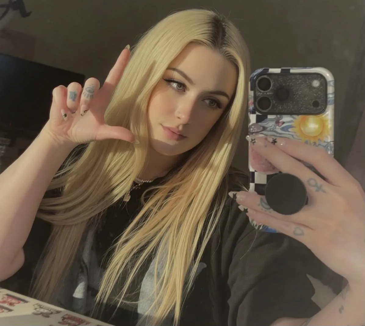 money looks good on me posted by daisyjade333