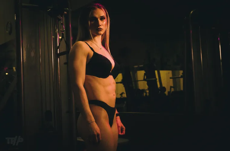 moody muscle by ASKING4EYES