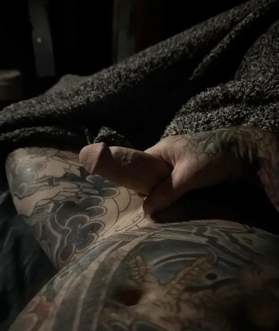 Moon light makes me glow!! posted by im_tasty69