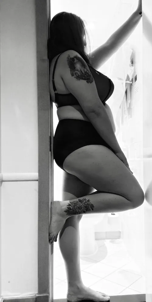 More curves than you'll know what to do with by AlyssRayne