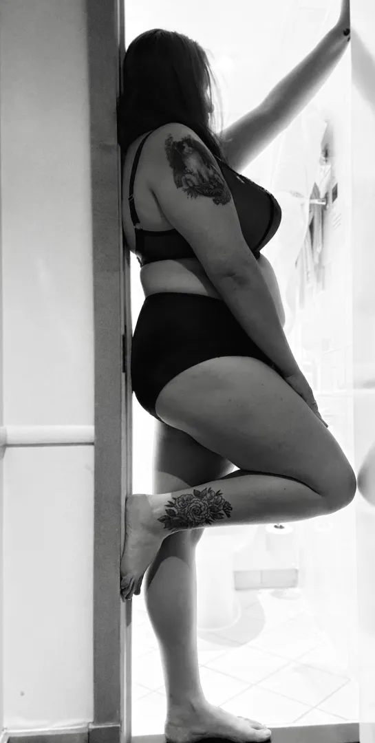 More curves than you'll know what to do with posted by AlyssRayne