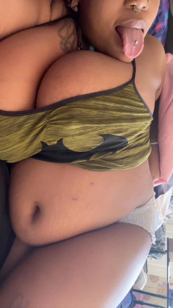 Morning bed selfie ☀️ (25F t12 sci) posted by Goddesssmelodie_