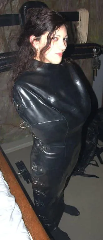 most beautiful girl i have ever seen!! does anybody know more for her? posted by Physical-Ad-6560