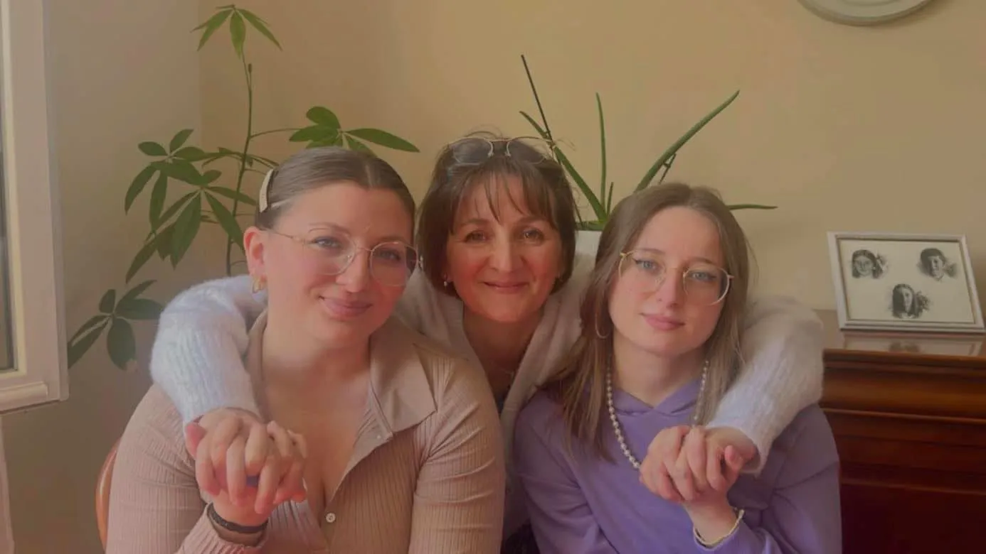 mother or one of daugthers ? posted by True-Promise-3581