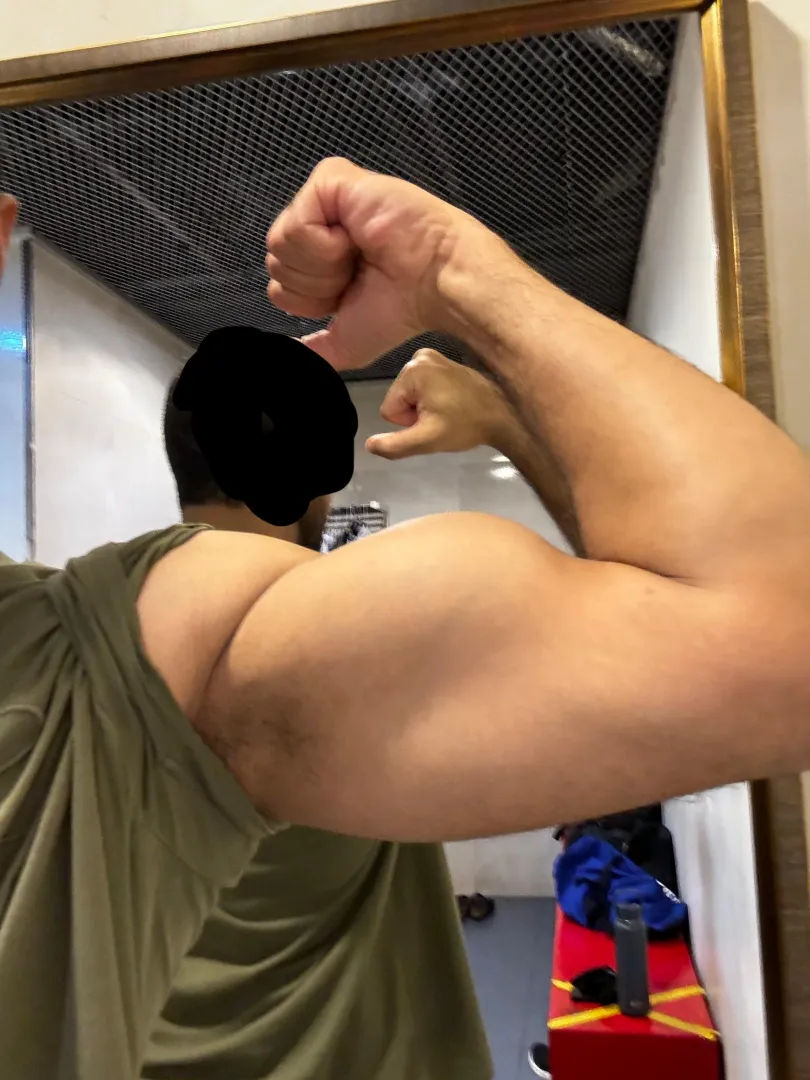 Muscular, well hung and chill man into chatting rn posted by GoodLion2025