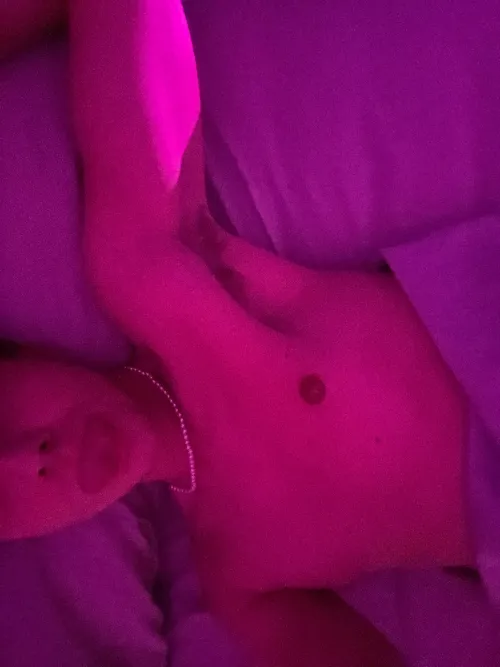 Musky and drunk twink pits. Need str8 musky bros. Snap : matt222_222 by Prize_Celery_2506