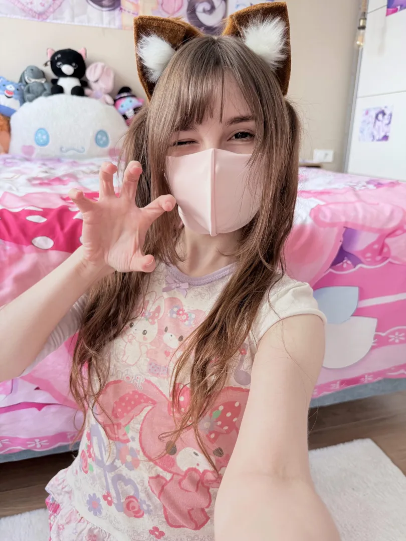 My adorable get-up today just to make papa stare posted by ChaosClam