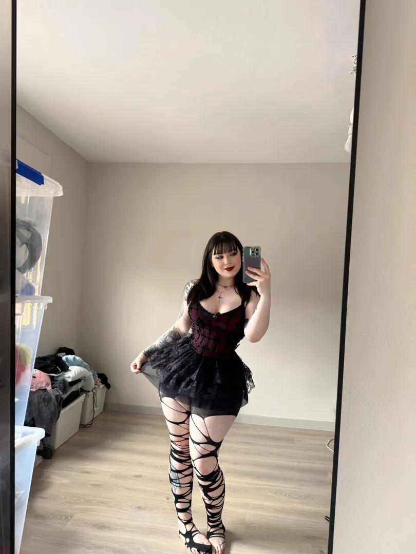 My application to rule your life as your gf :) posted by VelvetKisssy