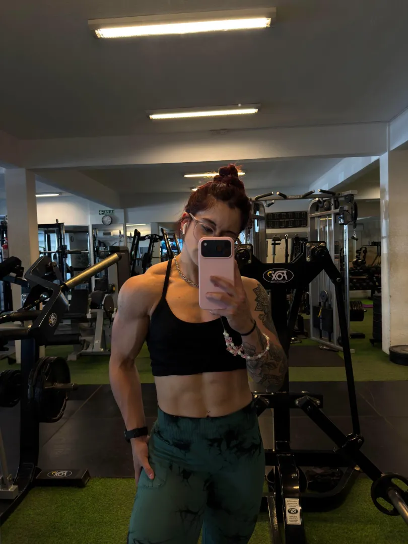 my arms are getting veiny posted by chezypretty