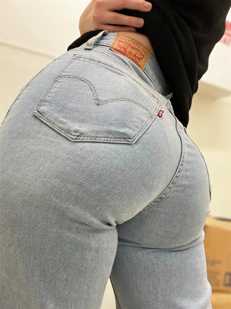 My Ass is perfect in these Jeans☺️ posted by hiplacesnow