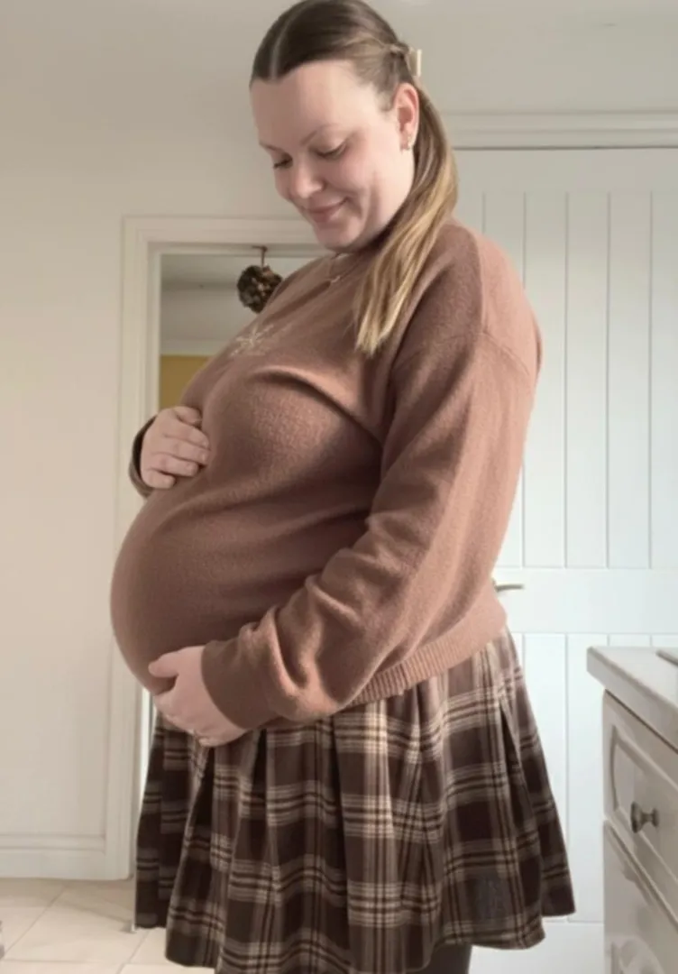 My belly is growing up so quickly posted by Lustful_Luna89