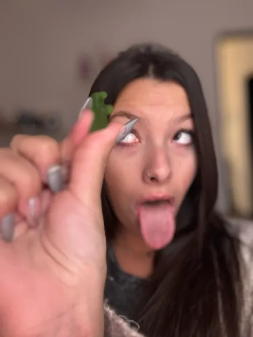 My belly makes a noise of hunger when I see you by Dependent_Tea_403