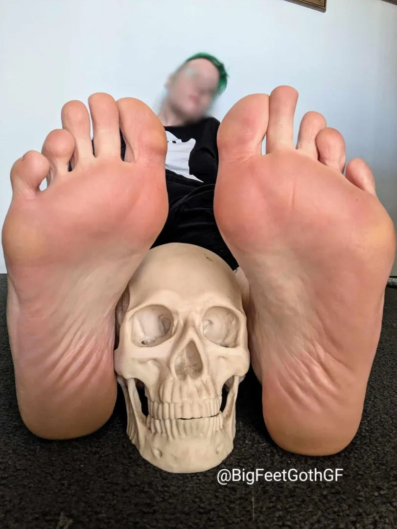 My big goth feet > your tiny head posted by BigFeetGoth_GF