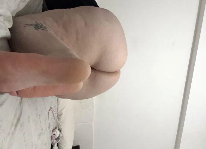 My big soft curves make me nervous in this pose… Be real, would you enjoy looking at a curvy BBW all bare? Y/N? by EchoOfDesired