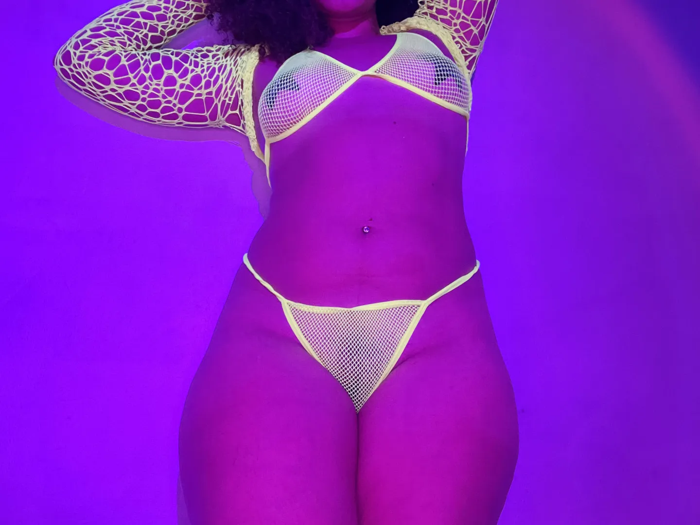 my body will be the only thing your eyes crave and you will wake up every morning with your brain obsessed over just an inch of my skin posted by GoddessAlicee