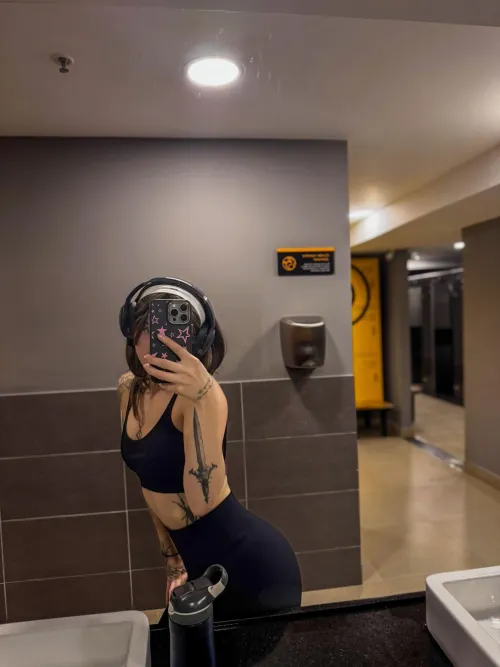 My body’s sore but your eyes better work harder. by Bubblybuunny