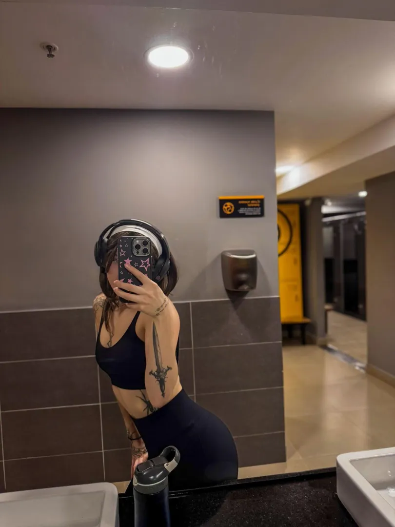 My body’s sore but your eyes better work harder. posted by Bubblybuunny